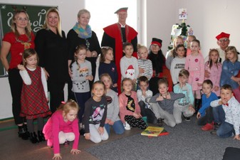 Przedszkolaki w bibliotece